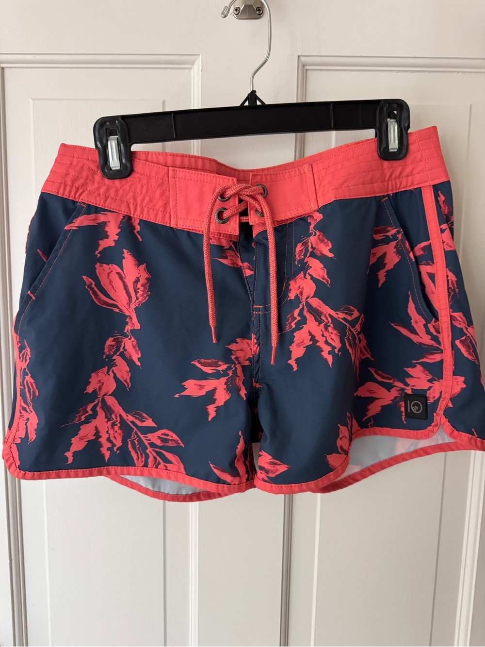 tentree Coral & Navy Floral Athletic Boardshorts